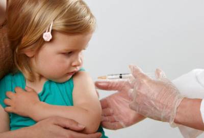 حالات يمنع فيها تطعيم طفلك!