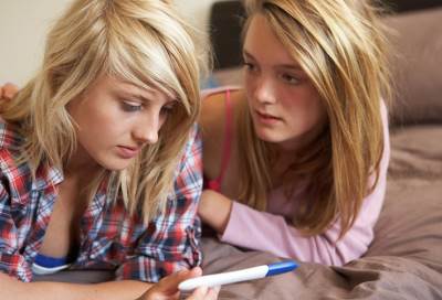 صديقتك تحلم بالأمومة .. كيف تراعين مشاعرها؟