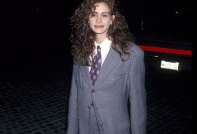 إطلالة جوليا روبرتس من العام 1990 تقلب عالم الموضة الآن!!