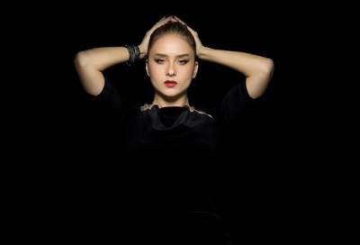 نيللي كريم تعترف : لا أجيد اللغة الإنجليزية