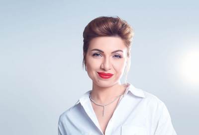 منى عبد الوهاب تعتذر من عمرو سلامة