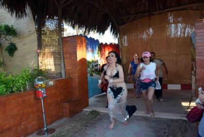 دينا تشعل أجواء مارينا لافام 5