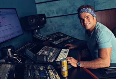 ذكاء عمرو دياب بالإعتماد على مبدأ "الممنوع مرغوب"