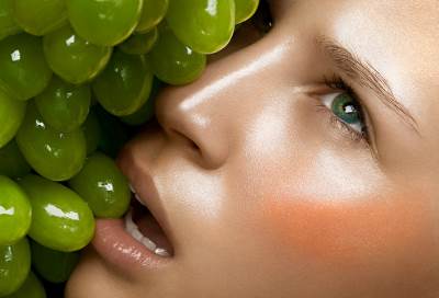 وصفات للعناية بالبشرة باستخدام العنب