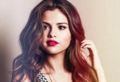 حساب سيلينا جوميز ينشر صوراً عارية لجاستين بيبر