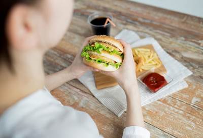 دليلك لتشخيص التسمم الغذائي .. والحفاظ  على سلامة الطعام