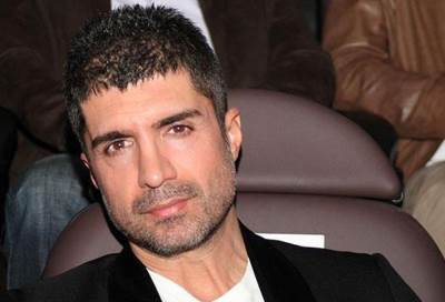 أوزجان دينيز يحتفل بزفافه خارح تركيا