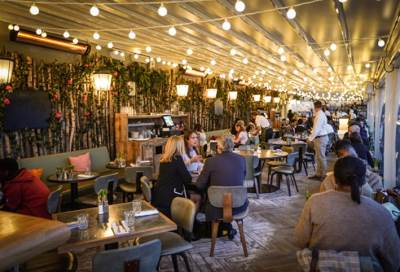 «فوريست» .. مطعم يتغير مع المواسم ويحتفي بمنتجات المزارع البريطانية