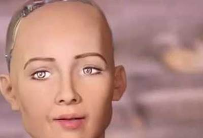 أول روبوت في العالم يصبح مواطن دولة