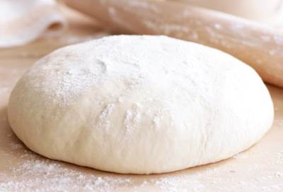 أسهل طريقة لعمل عجينة البيتزا