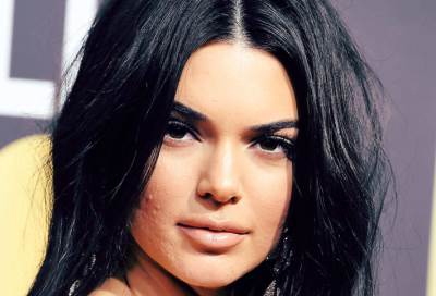 بعد الانتقادات التي طاولت بشرتها .. كيندال جينر ترد