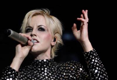 وفاة مغنية فرقة Cranberries الشهيرة في لندن