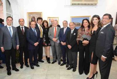 نجوم المجتمع والسفراء فى معرض "قلوب دافئة" للفنان "فريد فاضل"