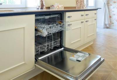 تعرفي علي الطريقة التي تُطيل عمر غسالة الأطباق