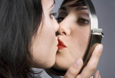 الشخصية النرجسية لا تعرف بمرضها إلا متأخر