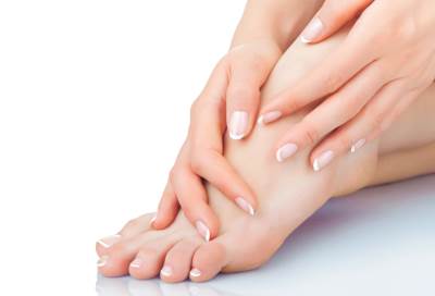 تعرفي علي أسباب تنميل أصابع القدمين