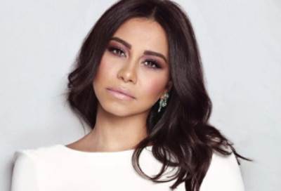 شيرين عبد الوهاب تتألق بفستان أبيض من توقيع تومى فورد