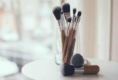 حيلة بسيطة لتجديد فرشاة الماكياج