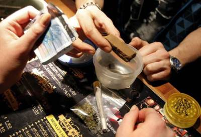 تدخين الحشيش 5 مرات فقط فى سن المراهقة يزيد خطر الإصابة بالذهان