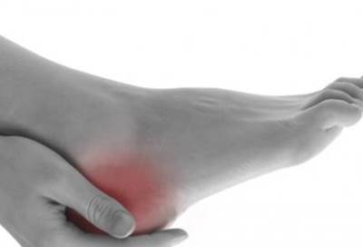 تعرفي علي أسباب مسمار القدم 