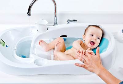 تحميم الطفل فور ولادته يشكل خطورة على حالته الصحية