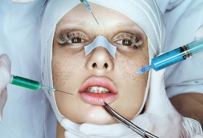 كيف تتأثر طريقة نومكِ بعد إجراء جراحات التجميل؟