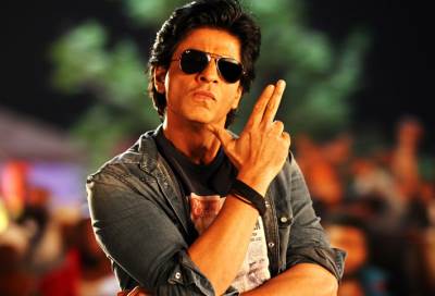 شاروخان وكارينا كابور يجمعهما رائد فضاء