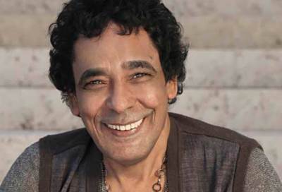 شقيق محمد منير يطمئن الجمهور على حالته الصحية