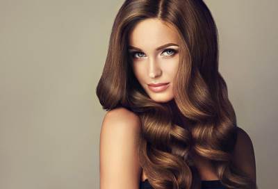 بالفيديو .. هكذا يجعلون الشعر يبدو مثاليا في الإعلانات التجارية