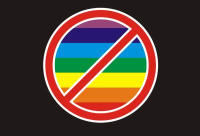 نجلة فنان شهير تعيش على الأرصفة بسبب ميولها الجنسية