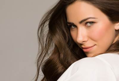 دانييلا رحمة تلفت الأنظار في مهرجان كان بفستان زهير مراد