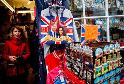 بالصور ..  لندن تتزين احتفالا بالزفاف الملكى للأمير هارى وميجان ماركل