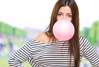 العلماء يعلنون طريقة لإنقاص الوزن بشكل فعال بمساعدة "العلكة"