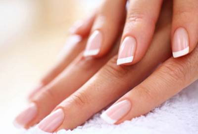 خطوات سريعة لتبييض أظافرك سريعاً في العيد