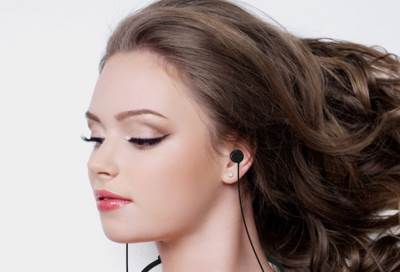 تعرف على فوائد ومخاطر سماعات الأذن