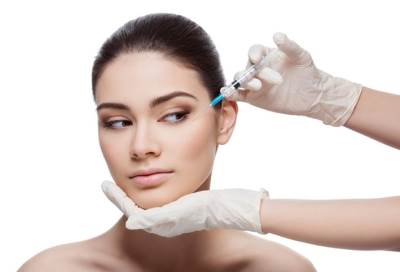 أسترالية تفقد بصرها بسبب عملية تجميل بالحقن في وجهها