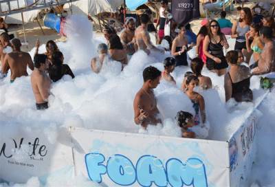 بالصور .. نجوم الشباب فى حفل ( FOAM PARTY White Beach )