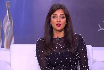 والدة رضوى الشربينى تبتز ابنتها بسبب برنامجها