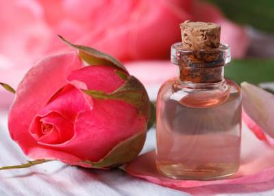 هل يمكن تناول ماء الورد كبديل عن الماء؟