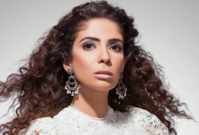 بالفيديو .. منى زكي تكشف لماذا تفضّل كريم عبد العزيز على أحمد السقا؟