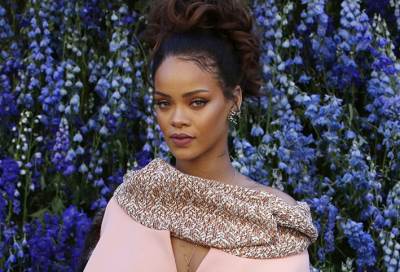 ريهانا تقيم جلسة تجميل في دبي مقابل سعر خيالي