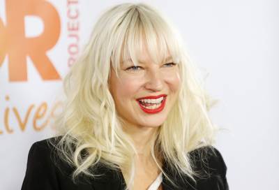 سيا تطلق أغنية جديدة تحمل اسم "I’m Still Here".. تعرف على الكلمات