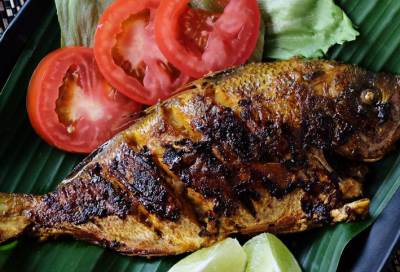 حتى تمنعين السمك من الالتصاق بلوح الشواء .. إدهنيه بهذا المكون