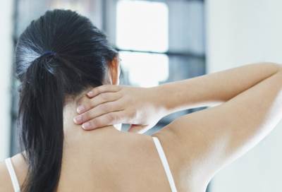 آلام الرقبة .. جربي هذه الطرق الرائعة لعلاجها