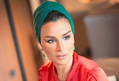 مغنية روسية : الشيخة موزة ملهمتي