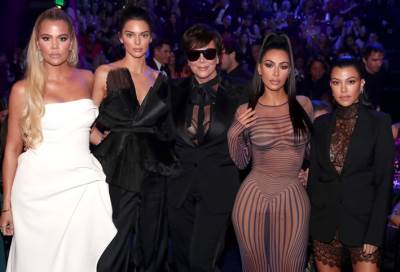 ماذا قالت عائلة كارداشيان أثناء تسلمها جائزة People Choice Awards؟