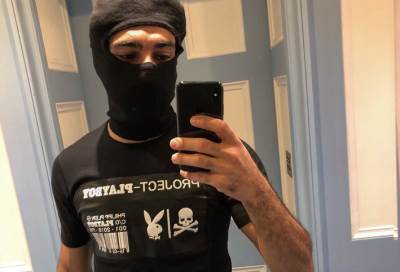 تعرفي على سعر "تي شيرت" محمد صلاح الذي يحمل شعار "مجلة إباحية"