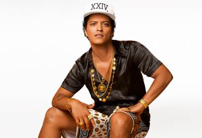 برونو مارس يتبرع بـ 24 ألف وجبة لفقراء هاواي بمناسبة عيد الشكر