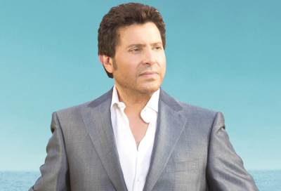 بالفيديو .. هاني شاكر يحذف صور خطوبة ابنه بشكل مفاجئ