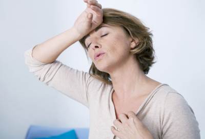 ايه العلاقة بين سن اليأس والشعور بمرارة فى الفم؟